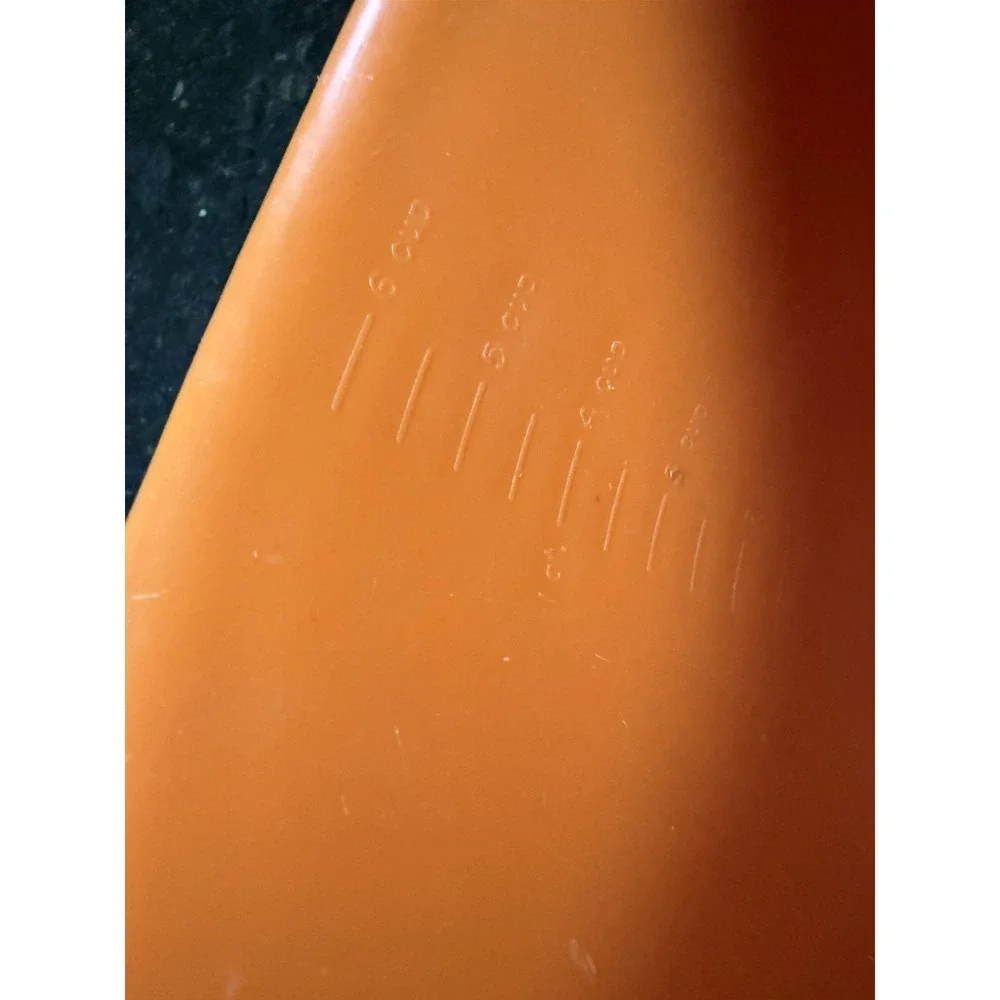 VTG Rubbermaid Orange Measuring Bowl 1.5 Qt 6 Cup Grip N Mix 2661 Plastic‎